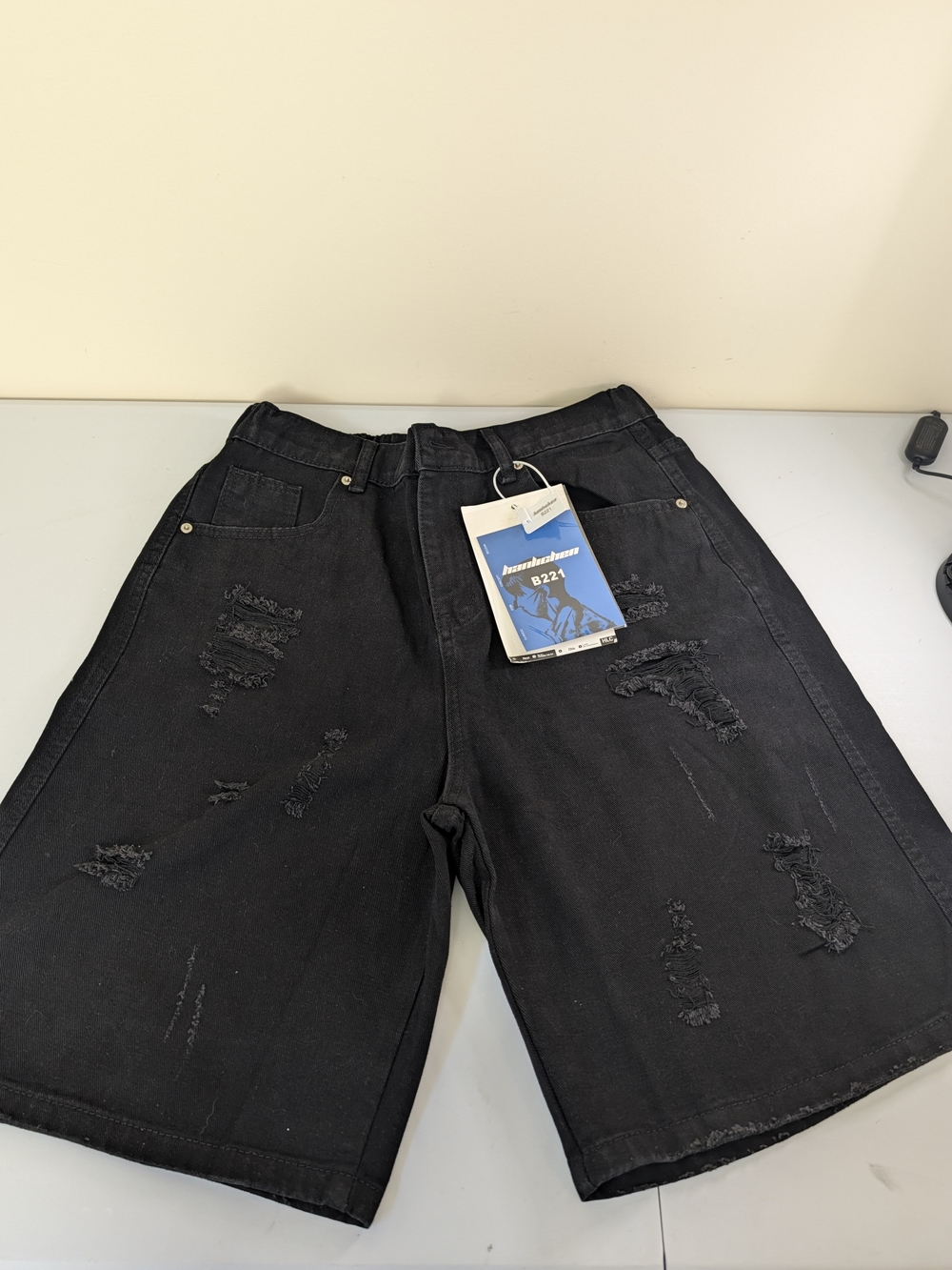 Black Distressed Men’s Denim Shorts B15